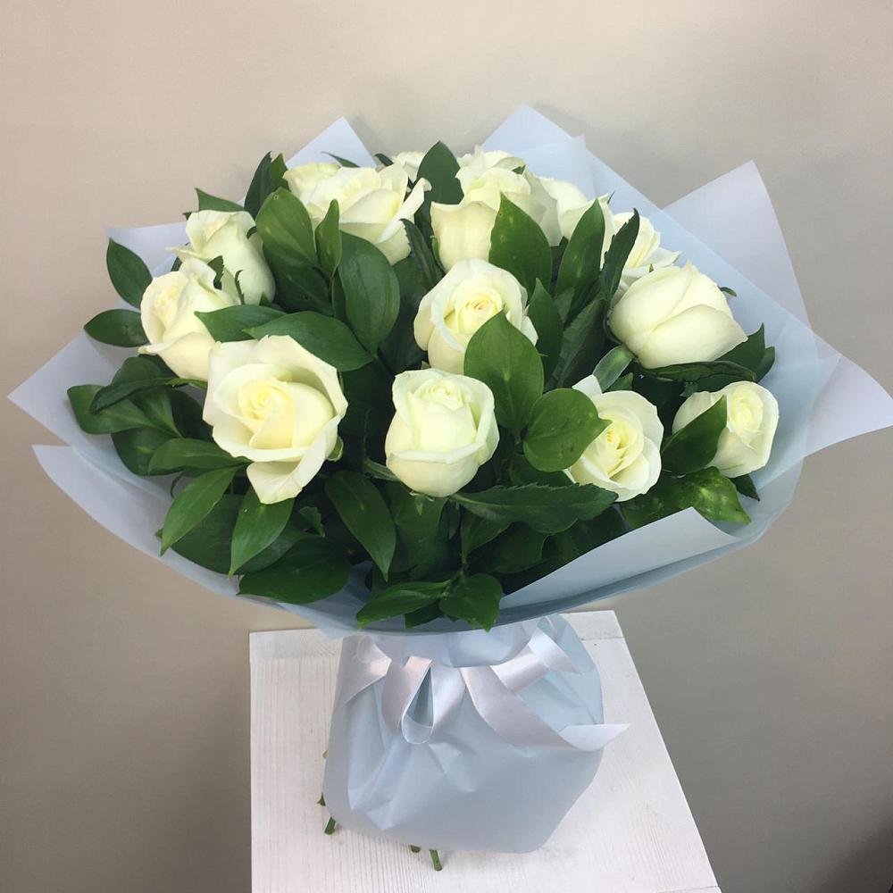 Букет 15 Белых роз Проуд в Шамхале