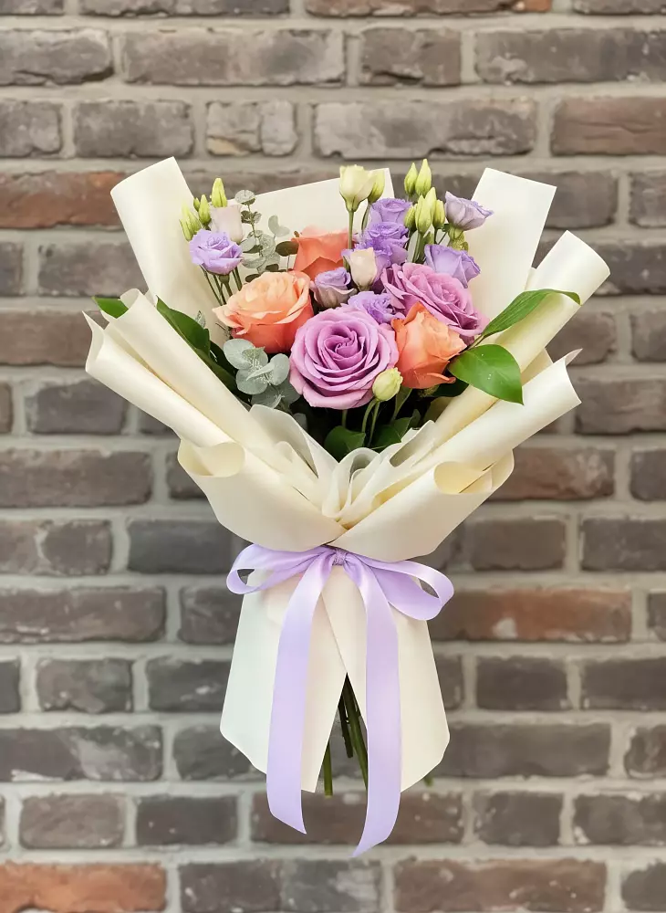 Букет цветов из: Лизиантусы и Розы в Шамхале