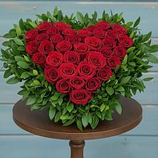 Цветочная композиция из Розы в виде сердца в Шамхале