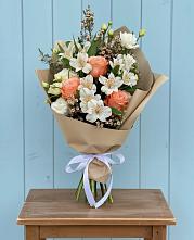 Букет цветов из:  Альстромерии, Лизиантусы, Розы и Хризантемы в Шамхале