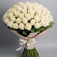 Букет 101 беля роза Белоснежка в Шамхале