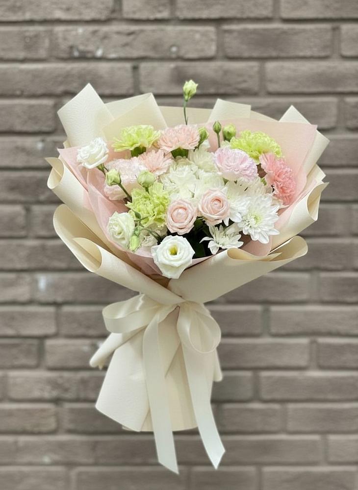 Букет цветов из: Гвоздики, Розы, Лизиантусы и Хризантемы в Шамхале