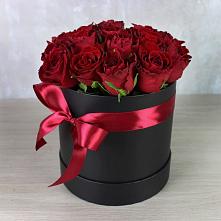 Цветочная композиция из Розы в шляпной коробке в Шамхале