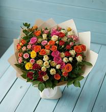 Букет Микс из разноцветных кустовых роз в Шамхале