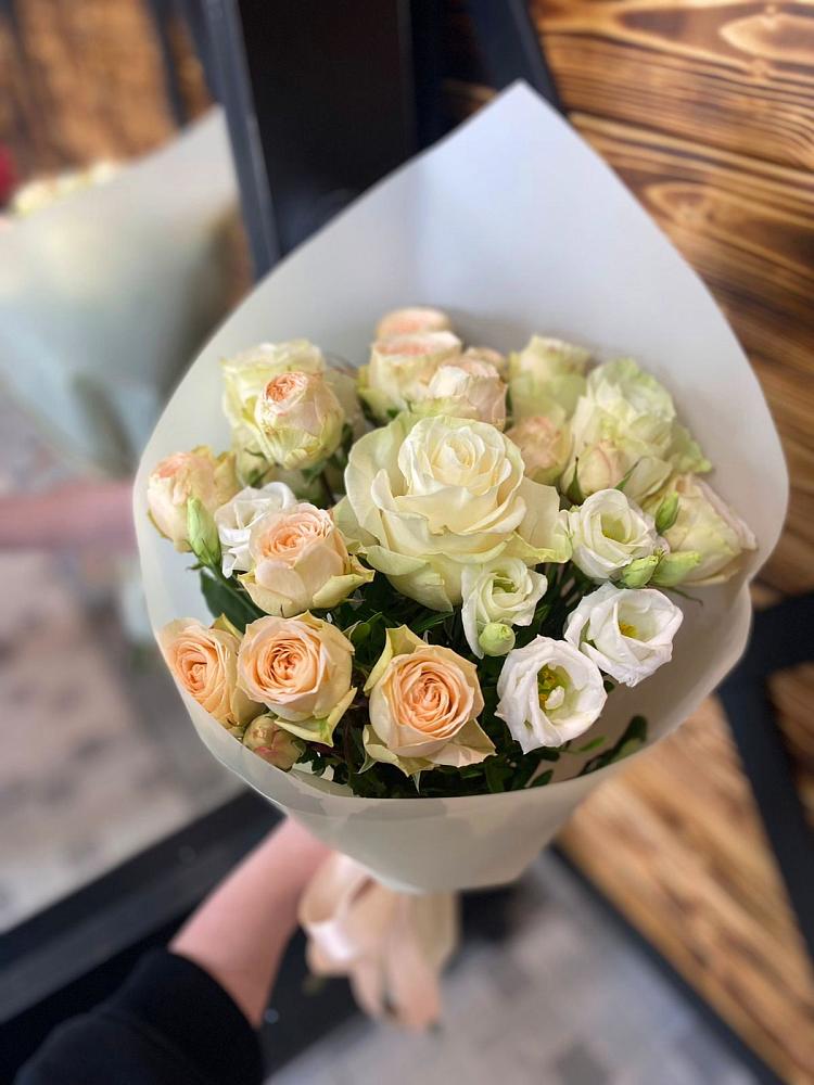 Букет цветов из: Розы и Лизиантусы в Шамхале